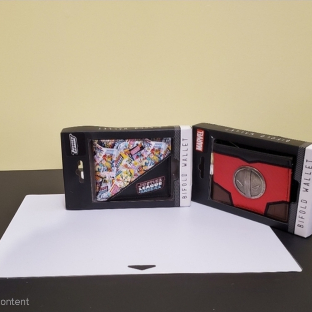 Super Heroes  Bifold Wallets (separate)